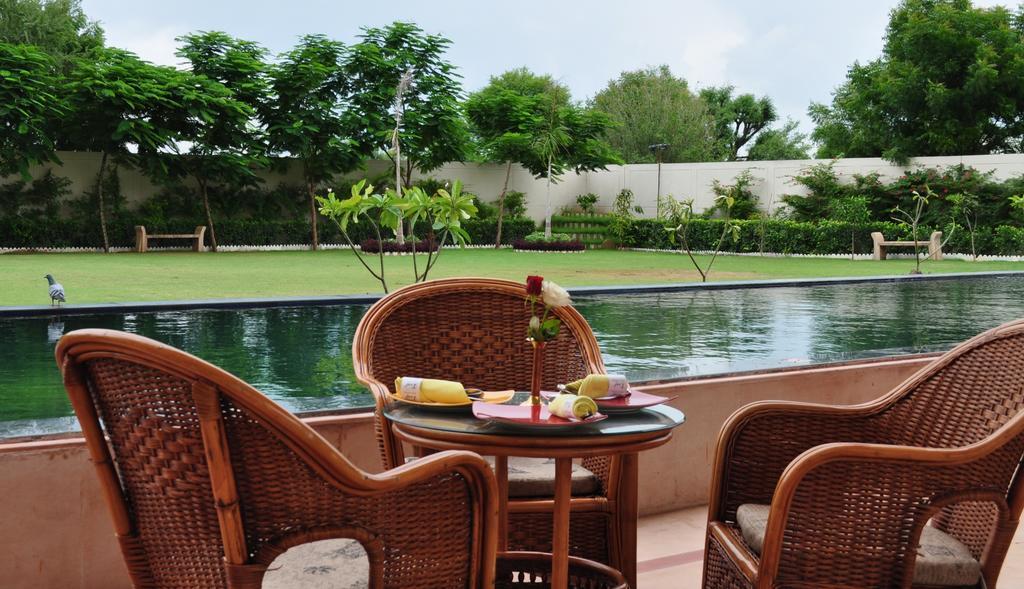 Hotel Ramada By Wyndham Jaipur Jaisinghpura Exterior foto