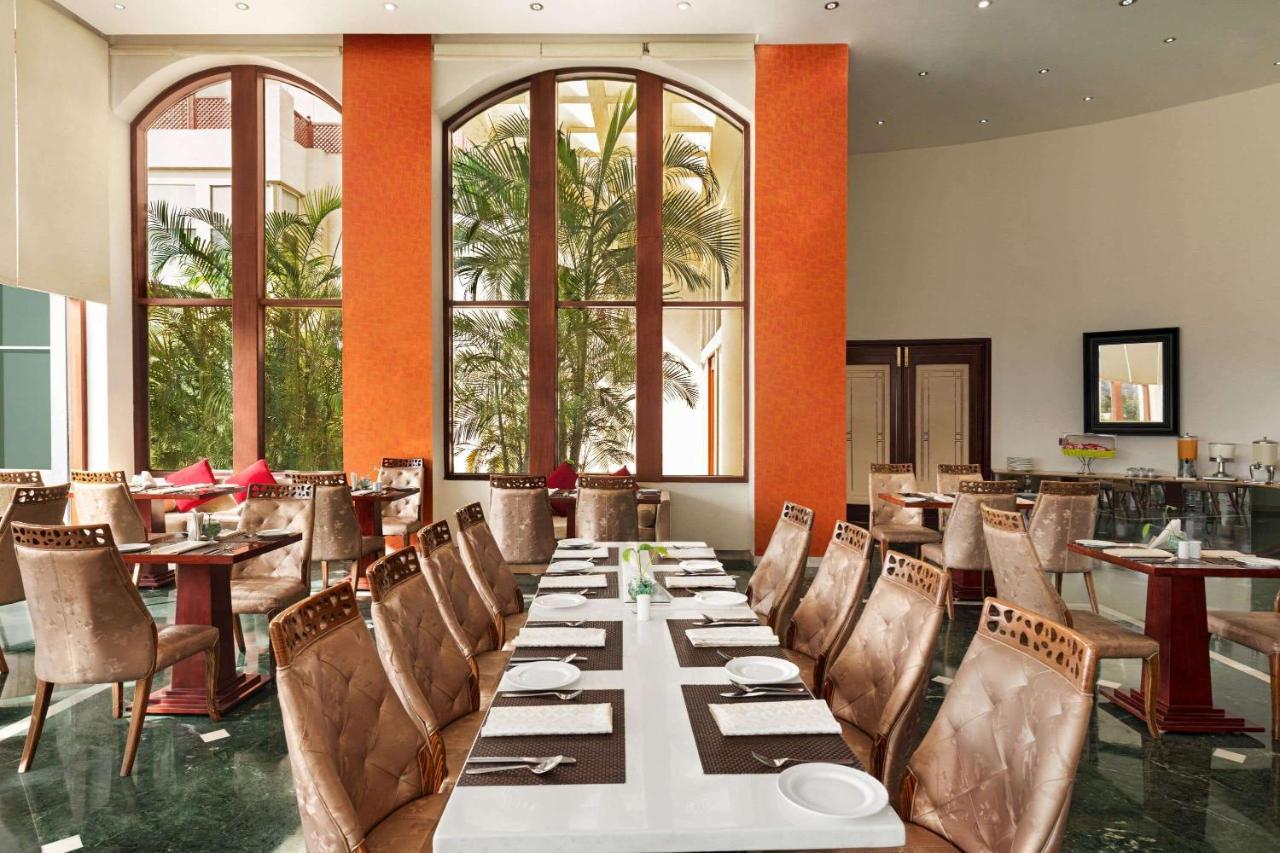 Hotel Ramada By Wyndham Jaipur Jaisinghpura Exterior foto
