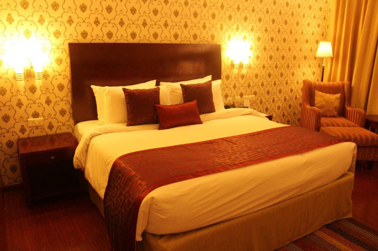 Hotel Ramada By Wyndham Jaipur Jaisinghpura Exterior foto