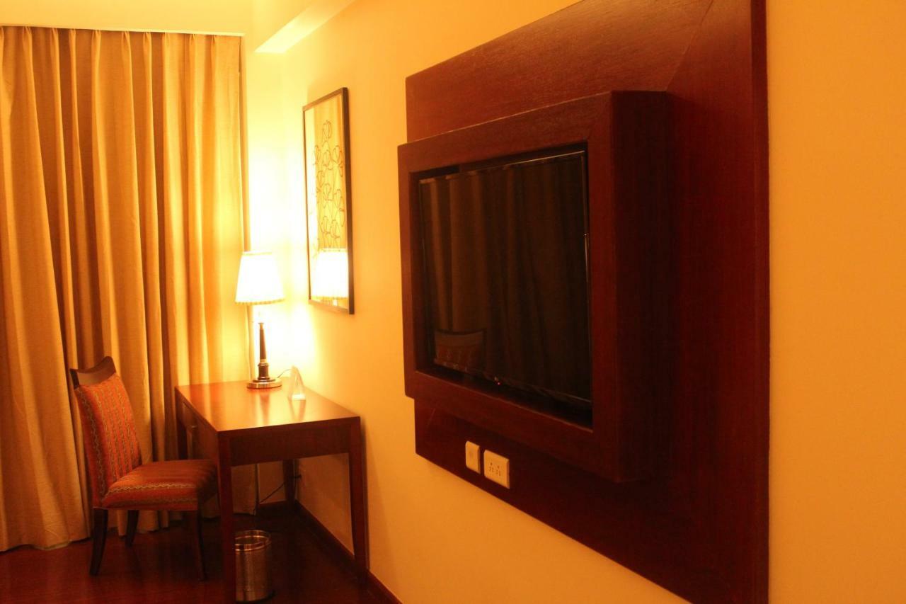 Hotel Ramada By Wyndham Jaipur Jaisinghpura Exterior foto