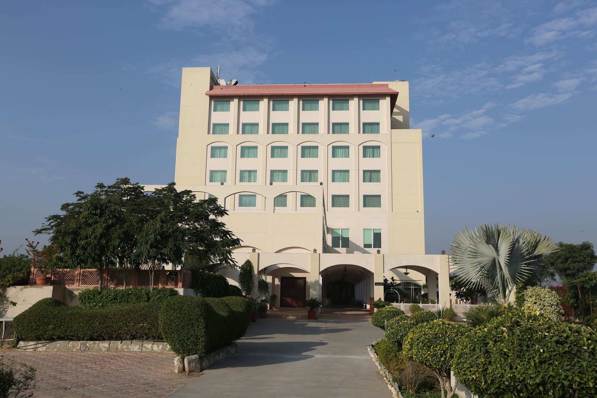 Hotel Ramada By Wyndham Jaipur Jaisinghpura Exterior foto